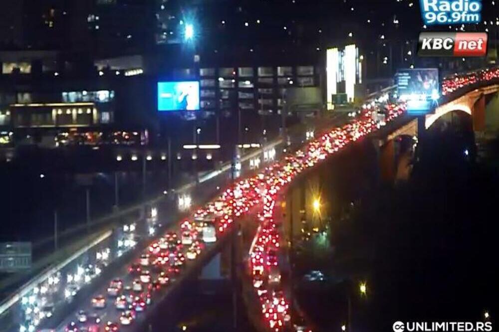 VOZAČI, GAZELU NEKA IZBEGNE KO MOŽE: Totalni kolaps zbog UDESA, sve stoji