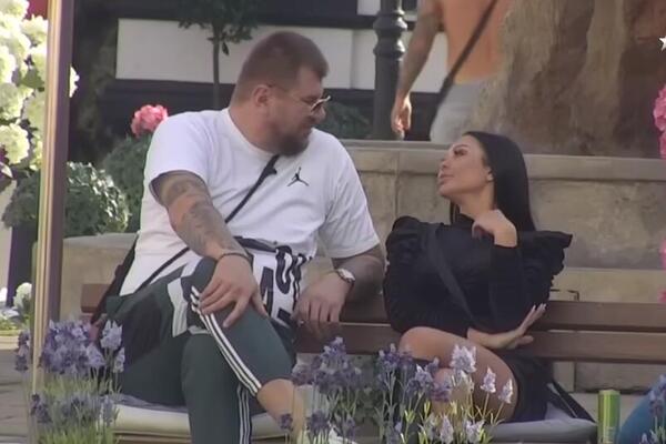 JANJUŠ PITAO MAJU DA LI GA VOLI: Njen odgovor je APSOLUTNO SVE ŠOKIRAO, ovo baš niko nije očekivao!