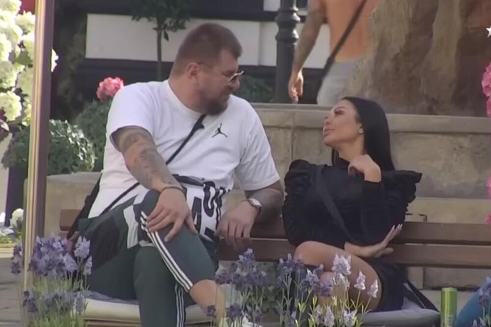 JANJUŠ PITAO MAJU DA LI GA VOLI: Njen odgovor je APSOLUTNO SVE ŠOKIRAO, ovo baš niko nije očekivao!