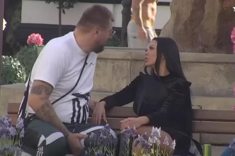 MAJA MARINKOVIĆ ZAŠTITLA JANJUŠEVU ŽENU! Javno joj stala u ODBRANU, pa spustila Aneli ŽESTOKO i BRUTALNO