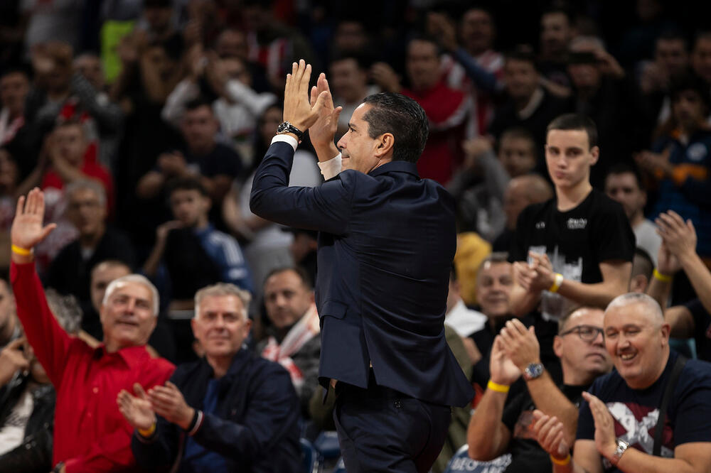 SFEROPULOS ODUŠEVIO NAVIJAČE POTEZOM PRE MEČA! Janisov prelep gest (FOTO)