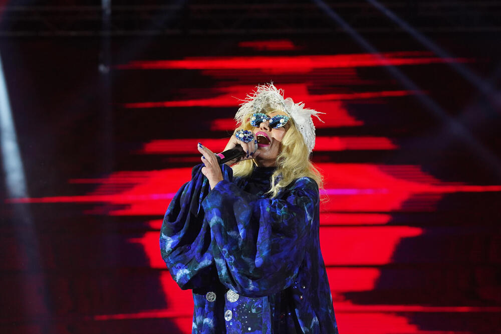 "ČUDNO ME JE POGLEDALA" Nada Topčagić potpuno iskreno ispričala anegdotu o Tei Tairović, URNEBESNO!