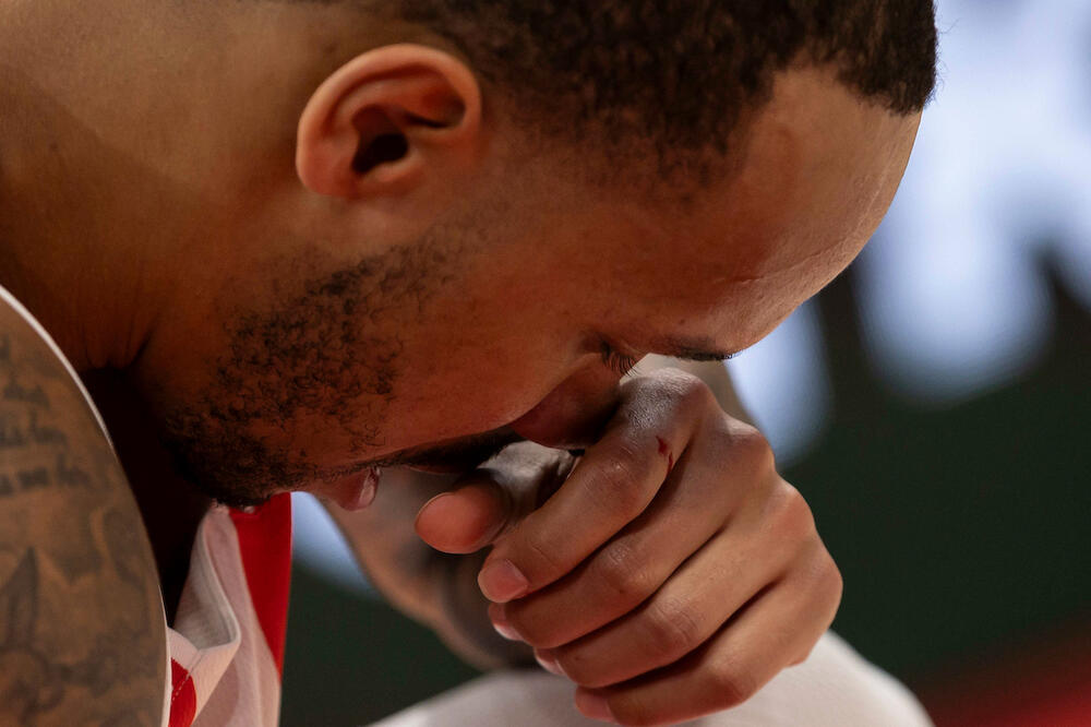 ŠABAZ NEJPIR IZAŠAO SA TERENA SAV KRVAV: Tajler Dorsi mu polomio nos? (VIDEO)