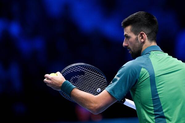 NOVAK PONOVO POKAZAO ZAŠTO JE NAJVEĆI: Srbin pred meč sa Alkarasom proveo vreme sa dečkom u kolicima! (VIDEO)