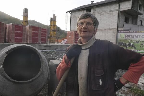 SNEŽA (72) IZ IVANJICE JE ŽENA LEGENDA! Meša malter, mota žicu - zida kuću trospratnicu (FOTO)