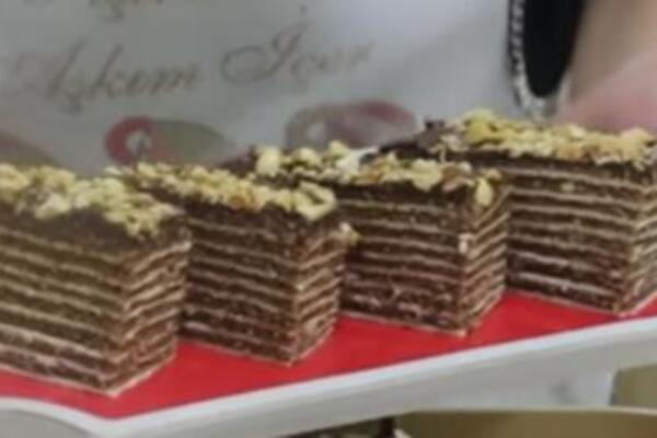 NAJLEPŠA ČOKOLADNA ROZEN TORTA: U fil idu lešnici i mleveni keks - nestaće sa stola dok trepnete