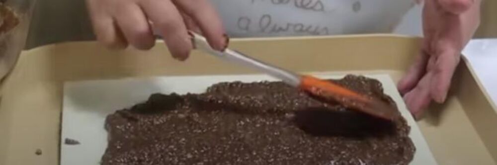 Filovanje čokoladne rozen torte