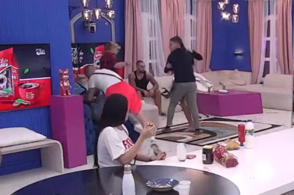 HITNA DISKVALIFIKACIJA ANITE STANOJLOVIĆ!? Skočila na Uroša, pa ga KRVNIČKI IŠUTIRALA, kamera sve USNIMILA