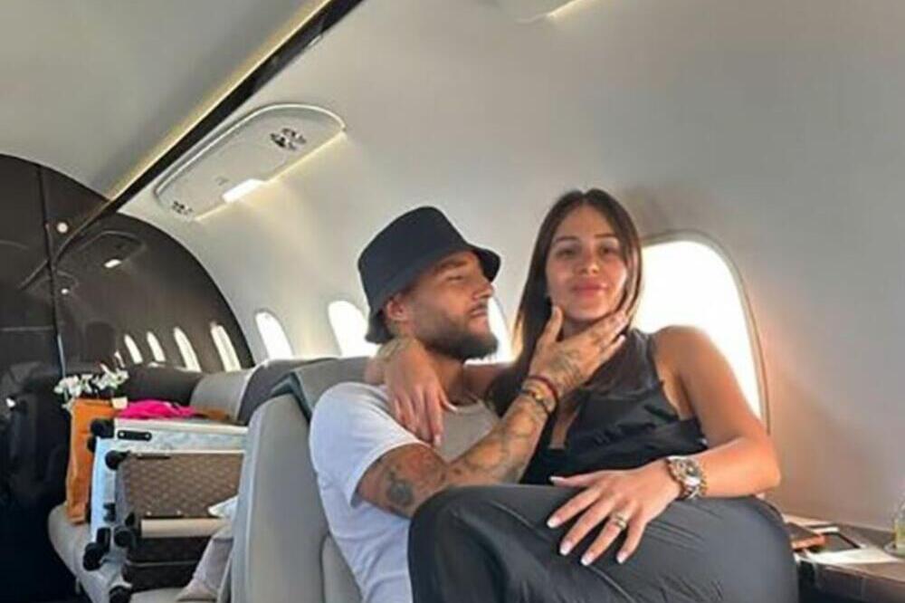 ZAVIRITE U PORODIČNI DOM NEMANJE GUDELJA U SEVILJI: Živi kao BOG u LUSKUZU, jelka je bolje okićena nego kod Cece...