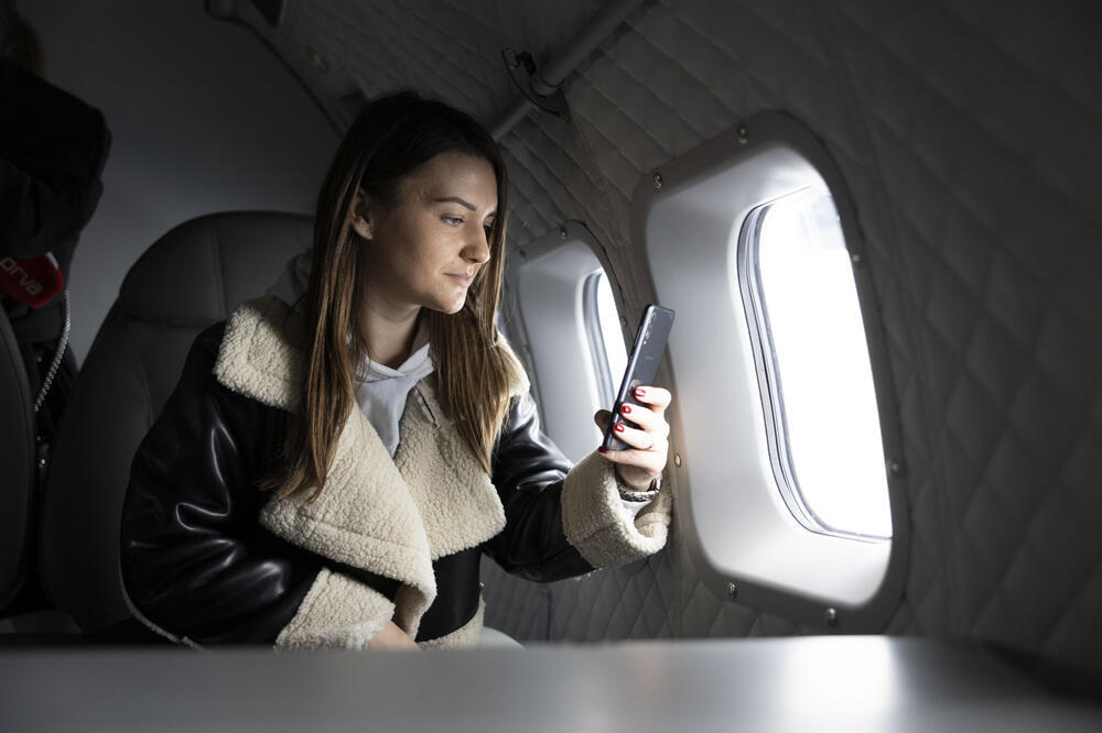 Ana sela u avion pa se sledila u sekundi: Ono što je videla kad je pogledala kroz prozor ju je paralizovalo! VIDEO