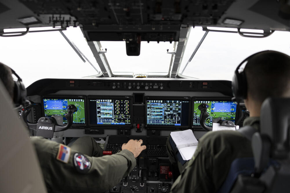 PLATA PILOTA U SRBIJI IDE I DO 5.000 EVRA! Raspisan je KONKURS jer ih nema dovoljno na tržištu, OVO SU USLOVI