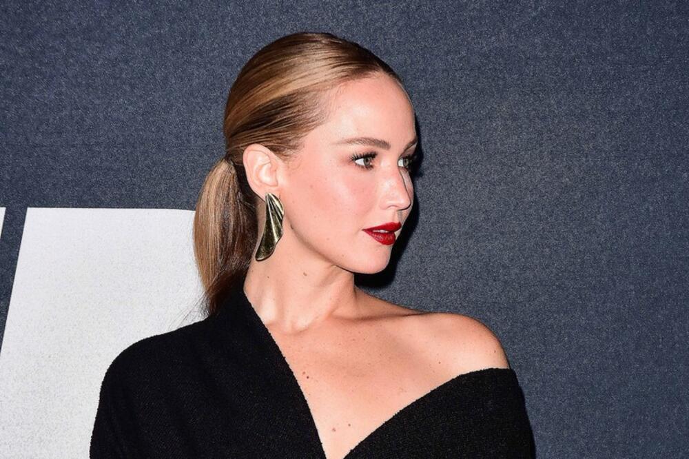 ŽENO, ŠTO SI PRIZNALA OVO? Koleginice ovo kriju ispod tepiha, a ona potvrdila da je SPAVALA SA REDITELJEM, ŠOK