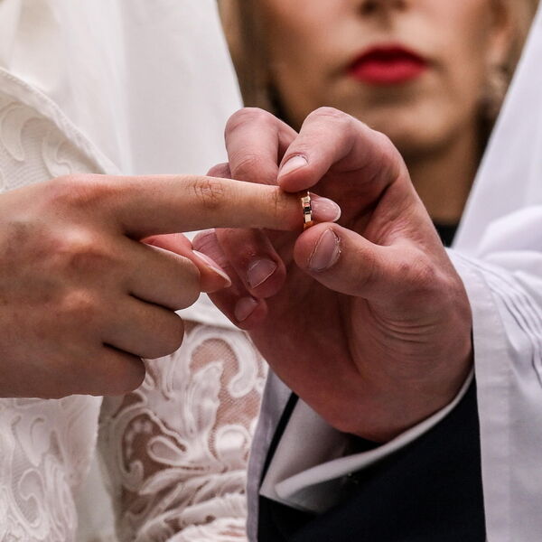 TEOLOG OTKRIO KAKO TREBA DA IZGLEDA SVADBA ZA VEME POSTA: Mnogi mladenci ne znaju ovo PRAVILO, pa tako čine GREH