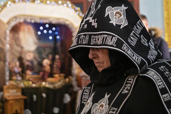 OVI PRAVOSLAVNI MONASI SKRIVAJU LICE, NOSE KAPULJAČU I NE PRIČAJU: Znate li šta je VELIKA SHIMA i ANĐEOSKI OBRAZ?