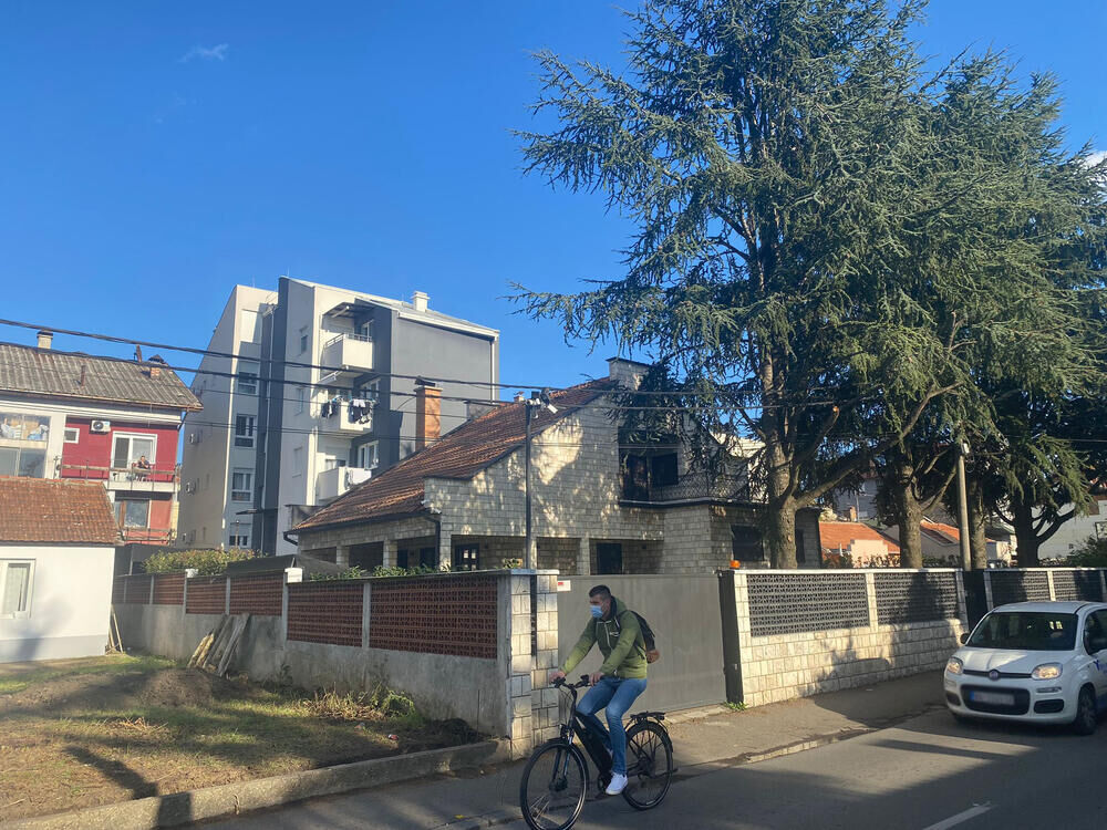 Kuća na koju je juče bačena bomba