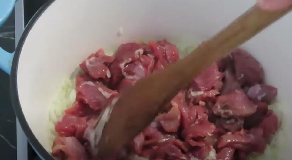 Meso i crni luk u šerpi