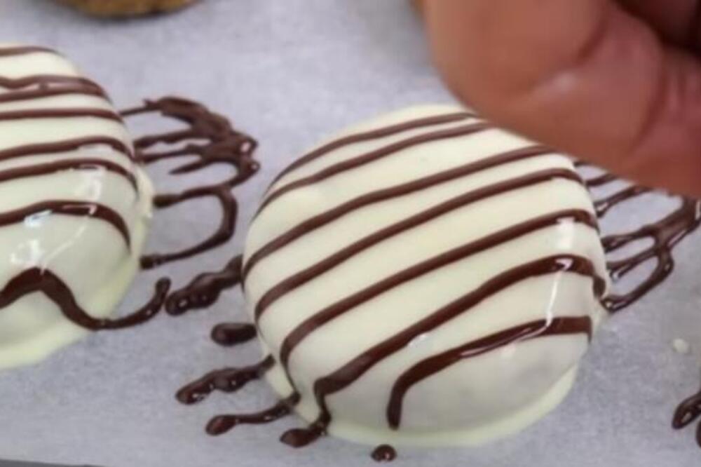 SITNI KOLAČI SA ČOKOLADOM I KOKOSOM SU OBAVEZNI ZA SLAVU: Najkremastiji i mekani - gotovi za 20 minuta