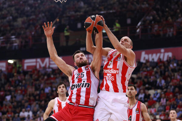 CRVENO-BELA BOMBA! Stranac će potpisati novi, dugoročni ugovor (FOTO)