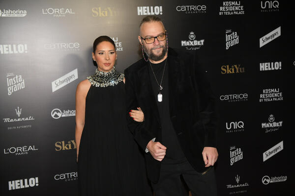 MILICA I MARKO KON GRACIOZNO ŠETALI CRVENIM TEPIHOM: Voditeljka ŠOKIRALA DETALJEM OKO VRATA, šta je ovo? (FOTO)