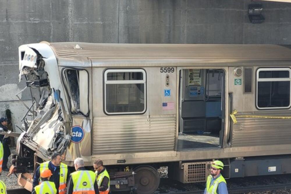 3 OSOBE POGINULE U SUDARU VOZOVA: Ljudi i dalje ZAROBLJENI između vagona