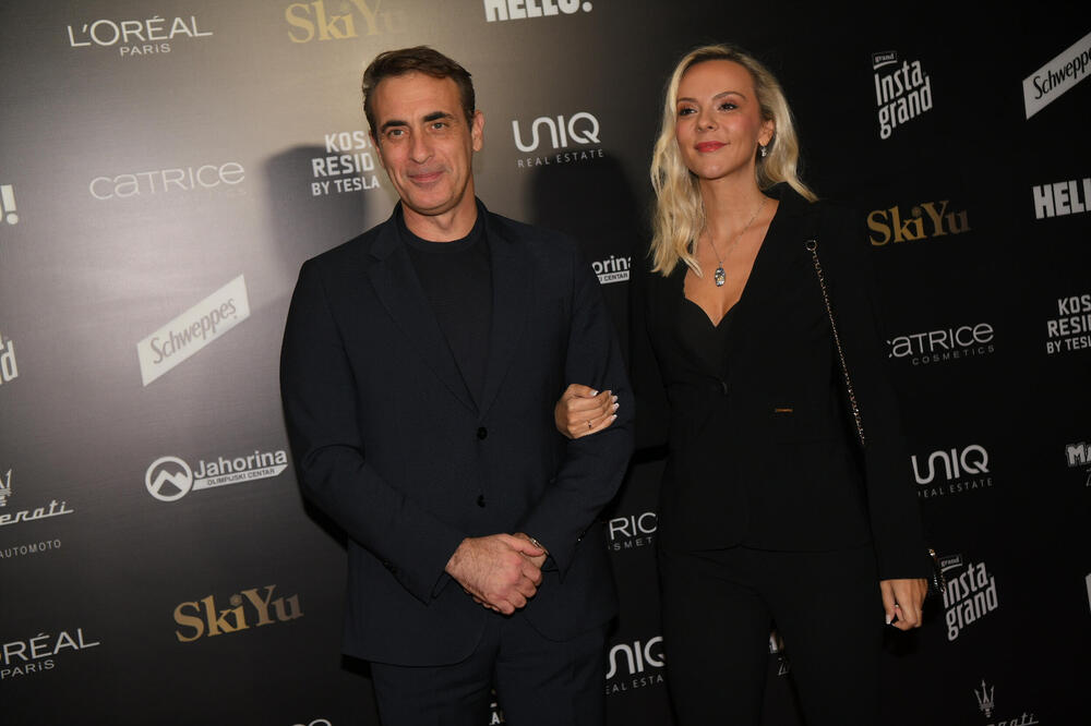 SVE OČI SU BILE UPRTE SAMO U NJIH! Slavko sa FATALNOM PLAVUŠOM zablistao u JAVNOSTI, pa otkrio sve o VENČANJU