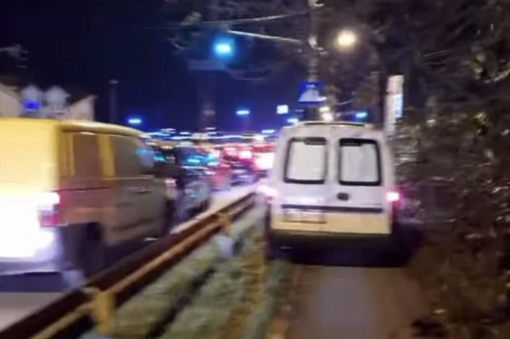 SNIMLJEN BAHATI VOZAČ NA ZRENJANINSKOM PUTU: Hteo da zaobiđe gužvu, pa OVDE terao pikapa!