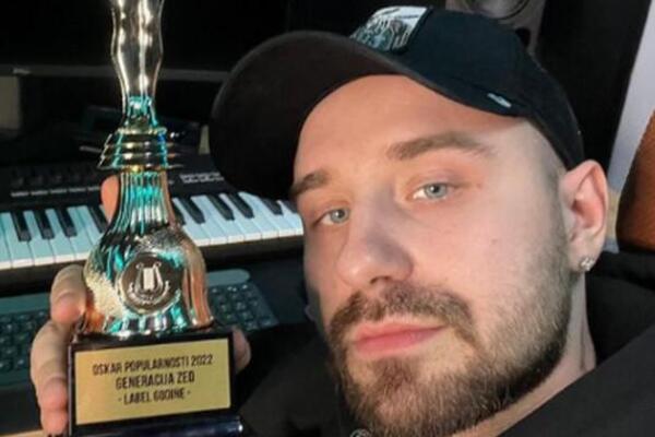 POGORŠALO SE ZDRAVSTVENO STANJE NAŠEG MUZIČARA! Gubi VID, evo o čemu je reč: OBRATITE PAŽNJU NA SIMPTOME