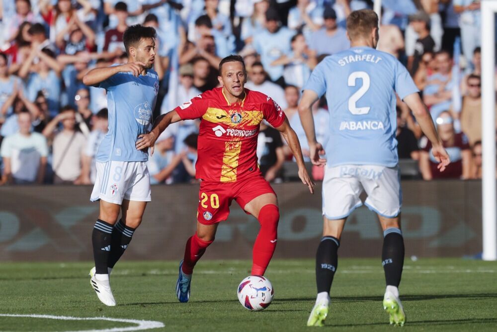 Nemanja Maksimović u dresu Hetafea protiv Selte u Vigu