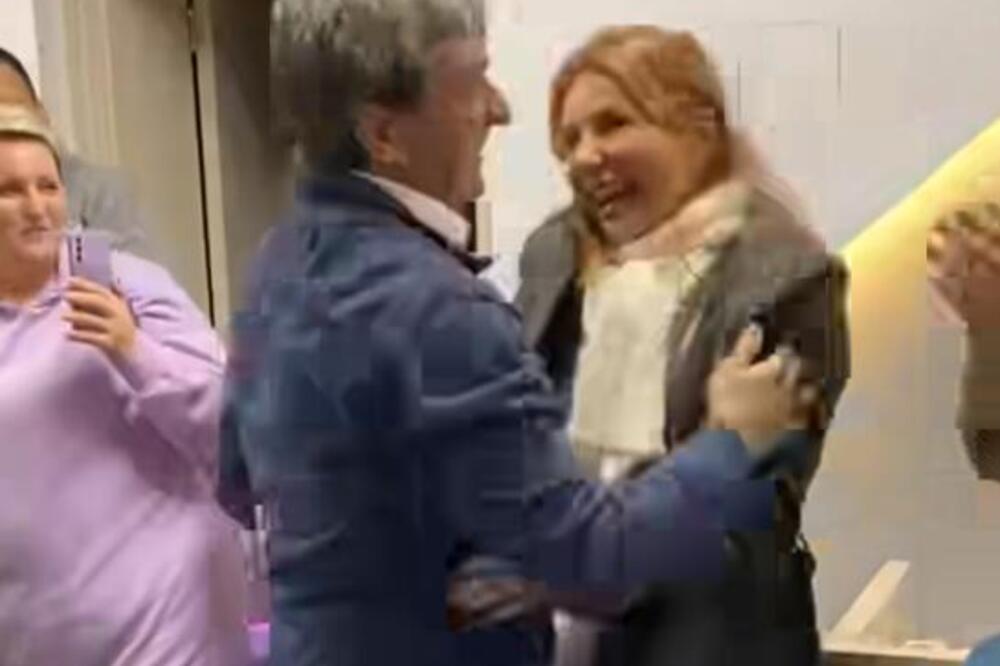 OVAKO JE OMILJENI UČITELJ ISPRAĆEN U PENZIJU: Napravili mu VELIKO IZNENAĐENJE, nije mogao da veruje! (VIDEO)