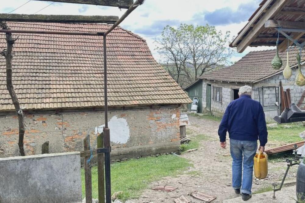 MEŠTANI SELA KOD DRAGAČEVA ĆE OVAJ DAN UPISATI U KALENDAR CRVENIM SLOVOM: Ovo su čekali PREDUGO! (FOTO)
