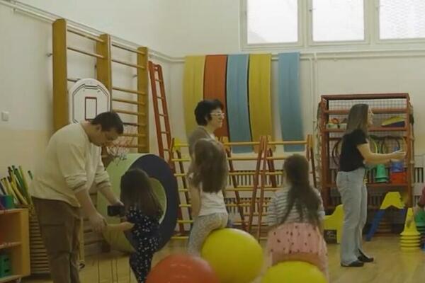 PODRŠKA RODITELJIMA KOJI IMAJU DECU VRTIĆKOG UZRASTA: Ovaj grad je među prvima u Srbiji po tome