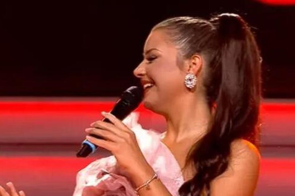 ZA OVU MLADU LEPOTICU KAŽU DA JE DRUGA SNEŽANA ĐURIŠIĆ: Kada čujete KAKO PEVA, sve će vam biti JASNO (VIDEO)