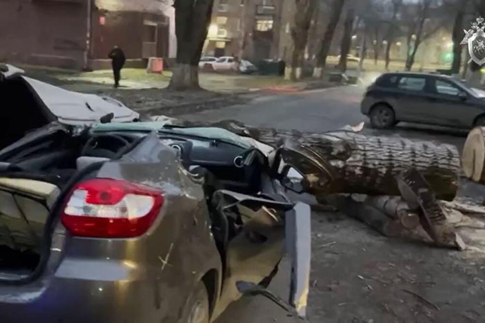 UŽAS U SIBIRU: Najmanje 4 osobe stradale u URAGANU, oko 264.000 stanovnika BEZ STRUJE! (VIDEO)