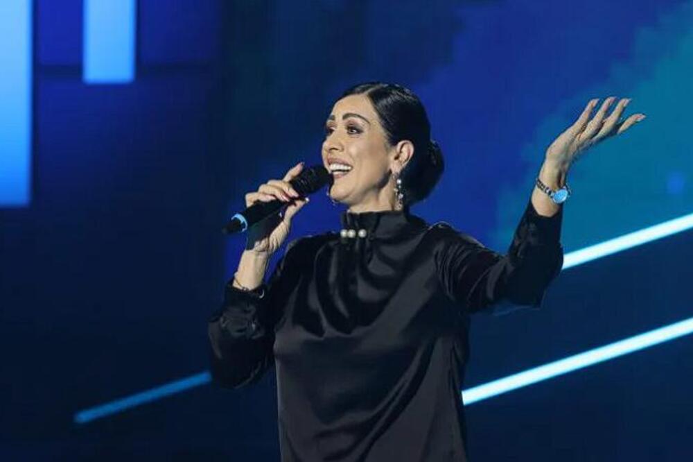 ZA OVU LEPOTICU KAŽU DA JE NASLEDNICA LEPE BRENE: Kida kako peva, a ljudi je OBOŽAVAJU, da li je znate?