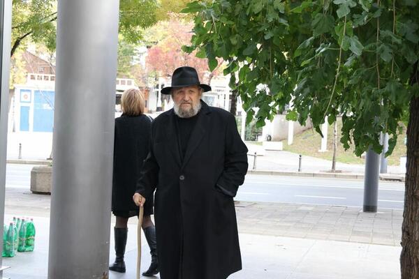 PROŠLOST PETRA BOŽOVIĆA NIJE NAIVNA! Odrastao u sirotištu jer je ostao rano bez roditelja, a onda... Cure detalji!