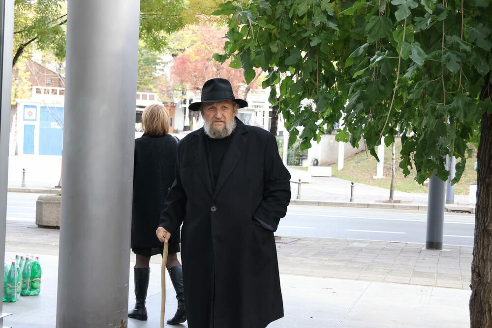 PROŠLOST PETRA BOŽOVIĆA NIJE NAIVNA! Odrastao u sirotištu jer je ostao rano bez roditelja, a onda... Cure detalji!