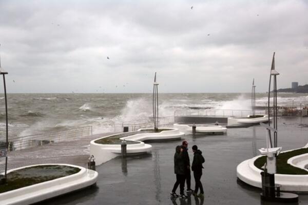 TRAGEDIJA U CRNOM MORU: Teretnjak potonuo usled jake OLUJE, pronađeno jedno TELO, u toku potraga članovima POSADE