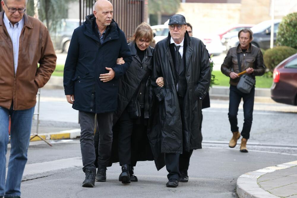 SA NJIM JE DELILA KADAR, A DANAS JE SLOMLJENA ZBOG NJEGOVE SMRTI: Slavna glumica u SUZAMA došla da isprati Lauša