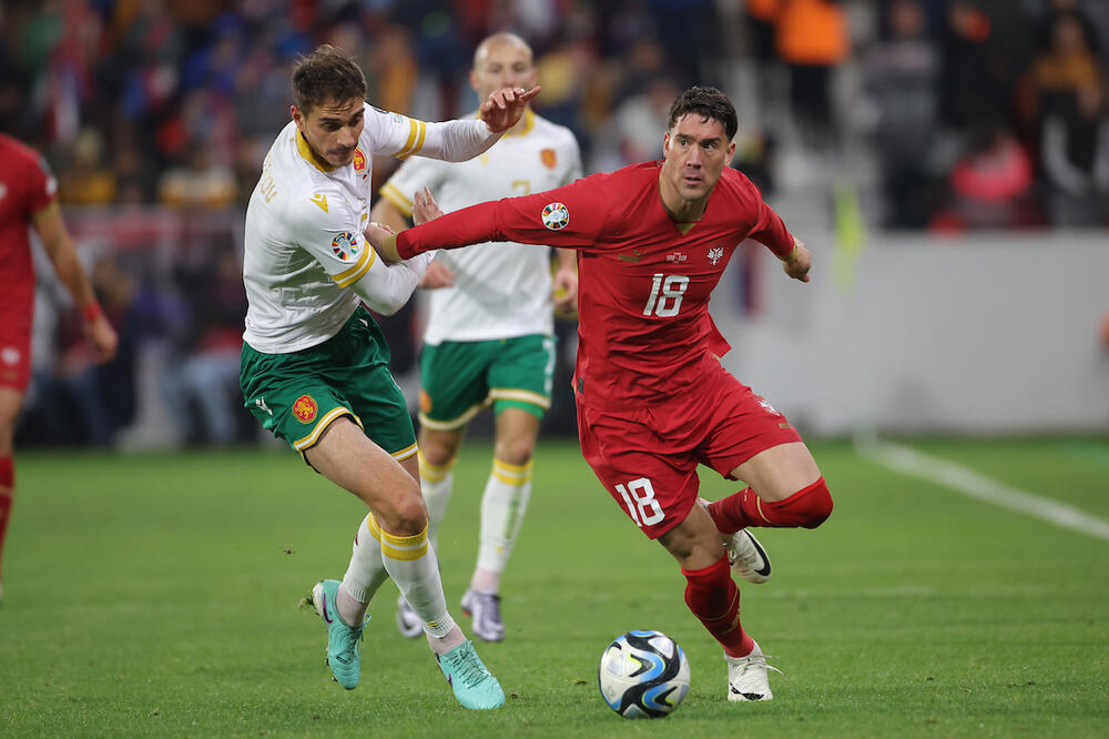 VLAHOVIĆ NAPUŠTA JUVENTUS! Srbin se seli u Englesku, premijerligaš ima "kec u rukavu" za "staru damu" (FOTO)