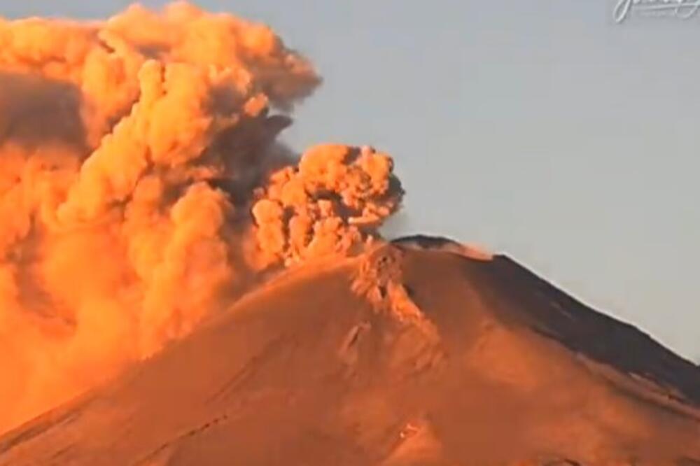IZBIO PEPEO IZ JEDNOG OD NAJAKTIVNIJIH VULKANA NA SVETU: Strahuje se od ERUPCIJE, izdato UPOZORENJE (VIDEO)