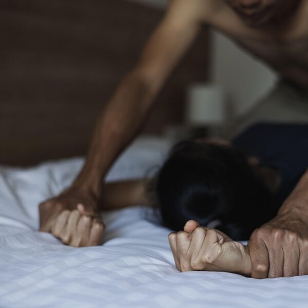 Da li ste se nekada zapitali šta se dešava u telu ako dugo nemate intimne odnose? Ovako celibat utiče na zdravlje