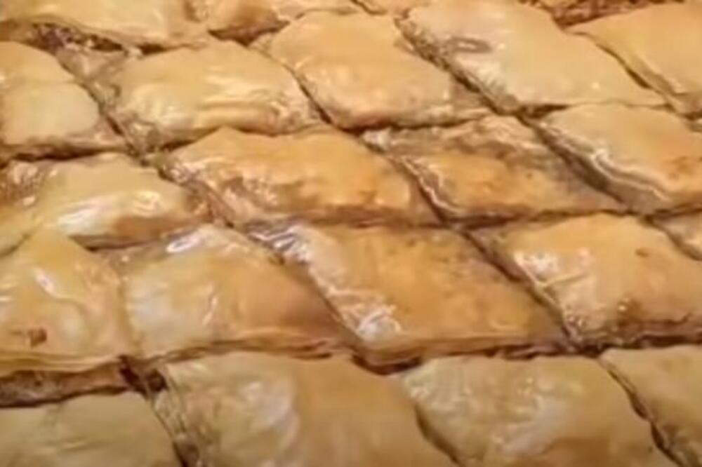 BAKLAVA SA ORASIMA GOTOVA ZA SAMO 10 MINUTA: Peče se na NEOBIČAN NAČIN, a ukus obara sa nogu