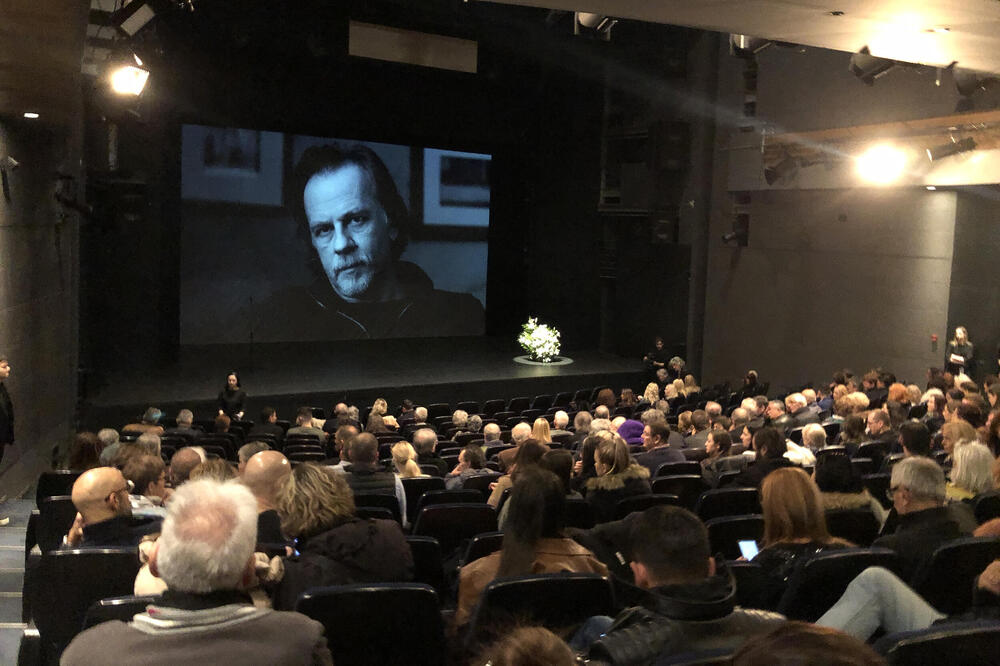 OVO SU SVI ZAPAZILI NA LAUŠEVIĆEVOM ISPRAĆAJU: Otkriveno šta se KRIJE iza ovog DETALJA, priča STARA SKORO 40 GODINA