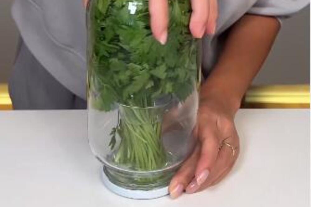 ČAJ OD OVE BILJKE "PRŽI" CELULIT SA STOMAKA: Jedna je od najlekovitijih, posle njega ćete zaboraviti na ozempik