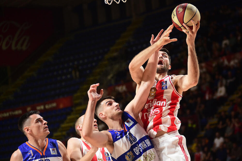 ZVEZDA SA POLA GASA PREGAZILA MORNAR! Najgori tim lige NASTRADAO u Beogradu