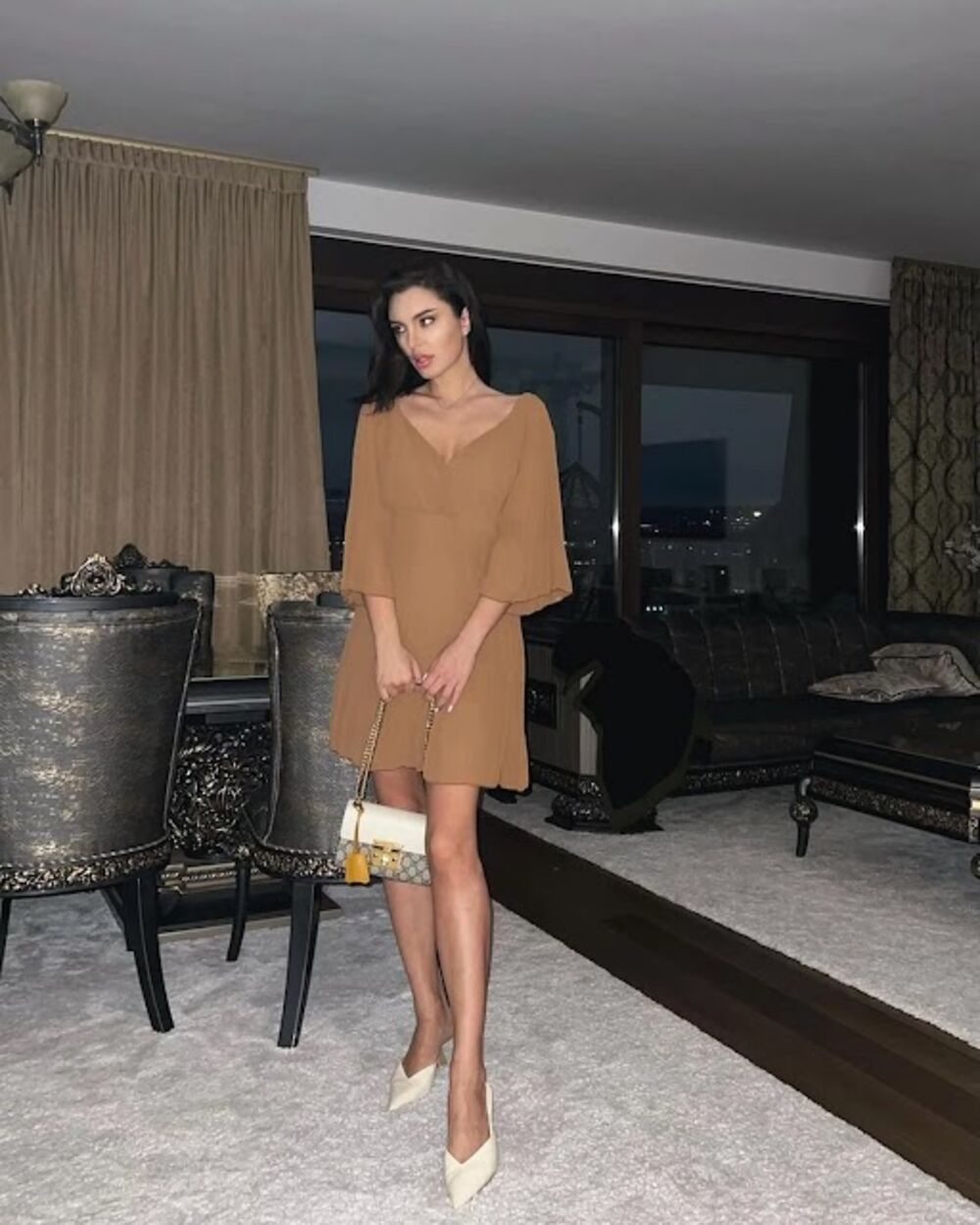 Nedavno je oplljačkana njegova kuća na Vračaru, te se Adam odmah obratio policiji.