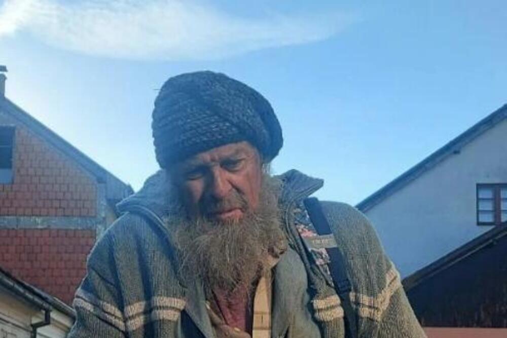 Na slici nije beskućnik, već naš glumac! Zapušten, pocepan i obrastao u bradi, ljudi se zgražavaju