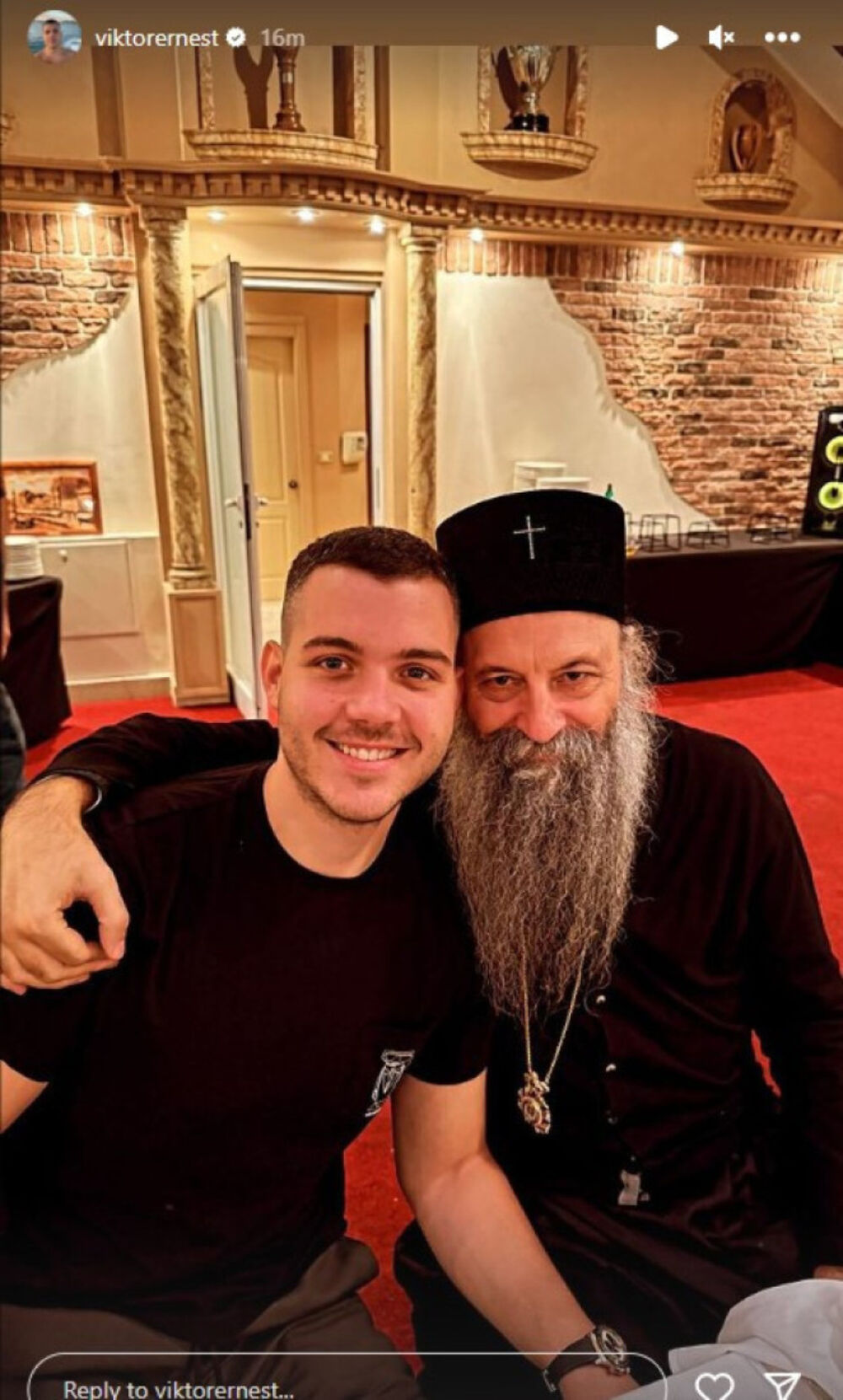 Viktor je zadužen da dočeka goste