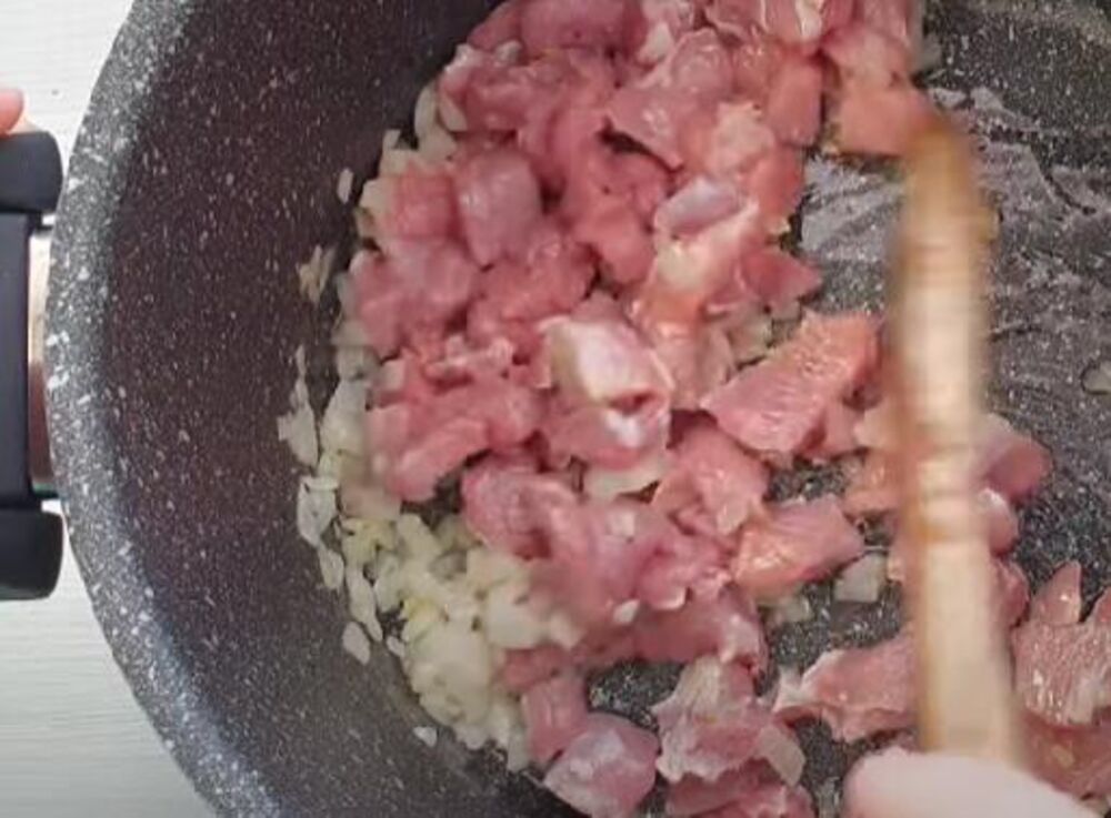 Dinstanje luka i teletine