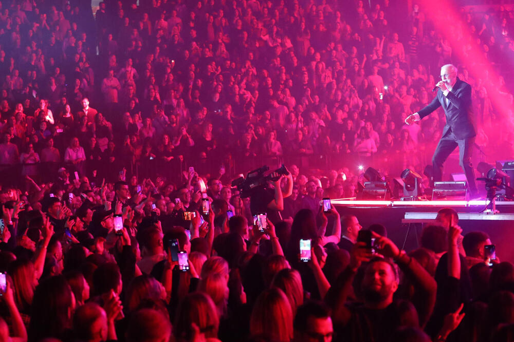 KAKVO LUDILO SE UPRAVO DEŠAVA U BEOGRADU! MERLIN NAPRAVIO ŠOU ZA PAMĆENJE: Gomila FANOVA vrišti uglas! (VIDEO)